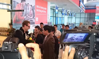 Rất đông người hâm mộ chào đón sự xuất hiện của dàn sao Hollywood tại Quảng Bình trong những ngày qua.