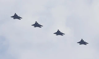 Các máy bay F-22 bay trên bán đảo Triều Tiên (Ảnh: EPA)