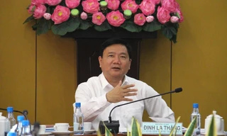 Bí thư Đinh La Thăng "gợi ý" lãnh đạo quận 1 phải đề xuất xin lãnh đạo thành phố ủy quyền để giải quyết vấn đề chung cư cũ