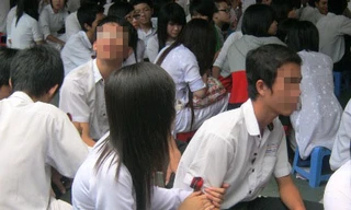 Nhiều học trò xem tình cảm yêu đương mới lớn là lẽ sống của mình (Ảnh minh họa: Hoài Nam)