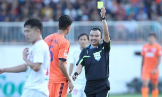 "Hầu hết các đội bóng phản ứng trọng tài là sai”