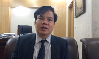 Ông Lê Đình Vinh trao đổi với PV Dân trí (Ảnh: Thế Kha)