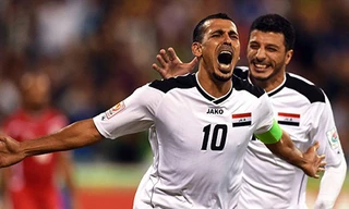 "Cây trường sinh" Younus Mahmoud (10) vẫn miệt mài ghi bàn cho đội tuyển Iraq, dù đã 37 tuổi