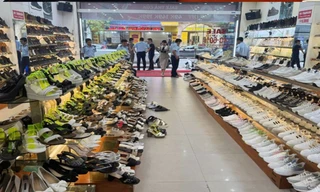 Bắt tạm giam đối tượng nhập lậu hàng thời trang nhái thương hiệu nổi tiếng