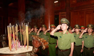 Đảng ủy Công an Trung ương dâng hương tưởng niệm Chủ tịch Hồ Chí Minh tại Di tích quốc gia đặc biệt Kim Liên