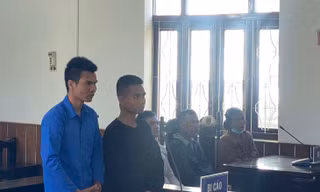 Hai bị cáo tại phiên tòa 
