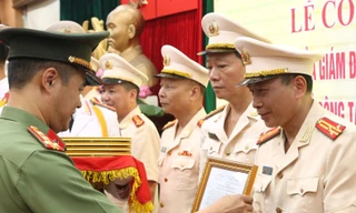 30 lãnh đạo cấp phòng và tương đương thuộc Công an Hà Nội nghỉ hưu trước tuổi