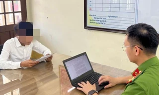 Thực hư Clip 'khách nước ngoài xé tiền Việt Nam, tài xế taxi dạy cho bài học' 