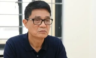 Cựu Cục trưởng ATTP - Bộ Y tế khai 5 lần được cấp dưới 'mang phong bì về cho sếp' 