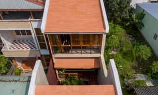 Nhà phố ở Cần Thơ 'gây thương nhớ' chỉ dùng gạch gốm thay cho mái