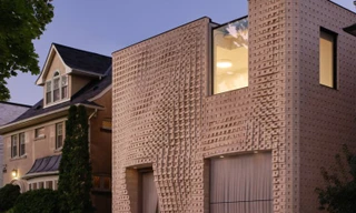 Kỳ lạ ngôi nhà có mặt tiền như chiếc màn rạp hát đang chuyển động