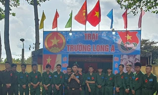 Niềm vui của thủ khoa Đại học trong ngày tòng quân