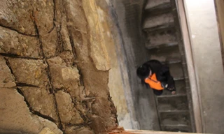 Bên trong khu tập thể 'chờ sập' giữa Thủ đô