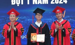 'Lội ngược dòng' thành thủ khoa đại học