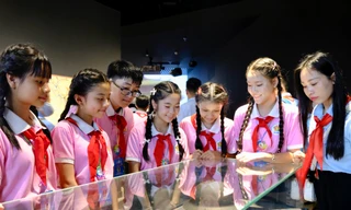 'Hướng dẫn viên nhí' và những trải nghiệm thú vị tại Bảo tàng Lịch sử Quân sự Việt Nam