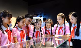 'Hướng dẫn viên nhí' và những trải nghiệm thú vị tại Bảo tàng Lịch sử Quân sự Việt Nam