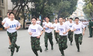 Tuổi trẻ Quân đội sôi nổi hưởng ứng giải chạy 'Tiếp lửa truyền thống'