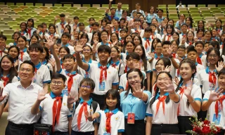 Đại biểu Cháu ngoan Bác Hồ trải nghiệm không gian sáng tạo tại các tập đoàn hàng đầu Việt Nam