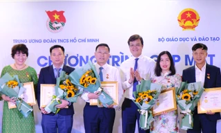 Trung ương Đoàn trao tặng Kỷ niệm chương 'Vì thế hệ trẻ' cho nhiều cán bộ ngành Giáo dục