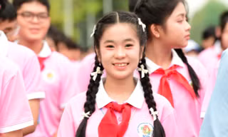 Nữ sinh 'Nhà sử học nhỏ tuổi' vinh dự đọc báo công dâng Bác