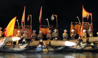 Thuyền chiến diễu hành