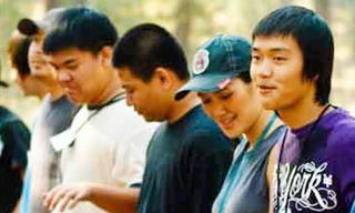 Mỹ: Người trẻ gốc Việt ghét bị kìm cặp