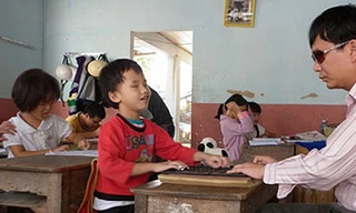 Thầy giáo mù lập mái ấm cho trẻ khuyết tật