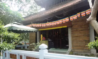 Chứng tích rõ rệt nhất của gò Đống Thây là ngôi đền chính nằm trên gò đất cao Ảnh: K.N