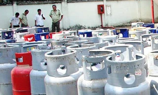 Bắt giữ hơn 400 bình gas giả