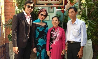 Phi công trẻ Vũ Hoàng Việt dẫn ‘bồ già tỷ phú’ ra mắt bố mẹ