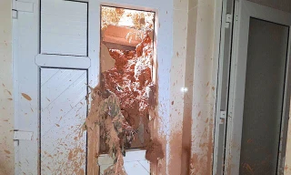 Hãi hùng đất đá sạt lở tràn vào vùi lấp nhà dân ở Nghệ An