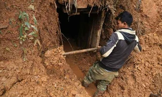 Công binh làm phát lộ hầm địa đạo