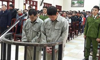  Hai bị cáo Hưng Và Nghĩa ra tòa lĩnh án *ảnh: Hoàng Hồng 