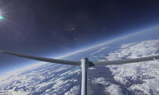 Máy bay không động cơ bay bằng sóng núi phá vỡ kỷ lục thế giới 