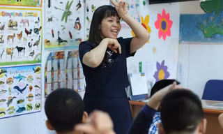 Cô giáo Hoàng Thị Thu Hà hơn 24 năm gắn bó với trường PTCS Xã Đàn, Hà Nội.