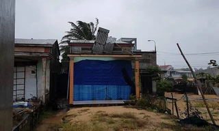 Quảng Nam: Đường ngập, nhiều nhà dân bị tốc mái