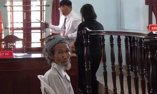 Bị cáo Đinh Công Mách tại phiên tòa (Ảnh: Kim Hà).