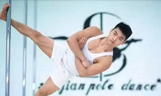 Chàng trai đổi đời nhờ đam mê múa cột