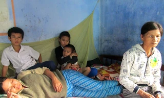 Mẹ bệnh tim chờ chết bên 4 con thơ