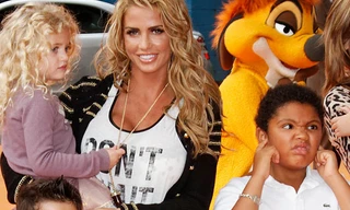 Siêu mẫu ngực bự giành giải Bà mẹ của năm