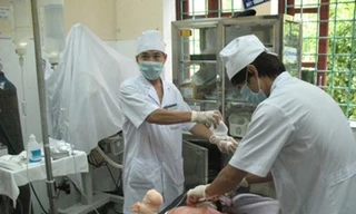 Tặng bằng khen cho ca sơ cứu cháu Bích