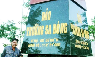 Dựng cột mốc Trường Sa trước cửa nhà