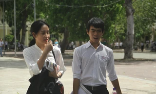 Ghi nhận của PV trong ngày thi đầu tiên tại Trường THPT Trưng Vương (TP Quy Nhơn).