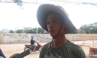 Anh Nguyễn Văn Phong - người cứu cháu bé rơi xuống cống. Ảnh: Tr.Định