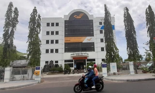 Bưu điện An Dương Vương. Ảnh: Trương Định