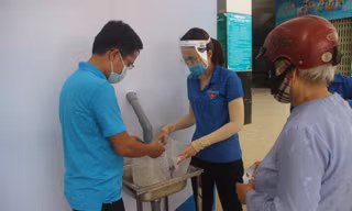 Cây “ATM gạo” đầu tiên ở Bình Định đi vào hoạt động.