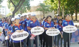 Các đội tình nguyện tiếp sức mùa thi.