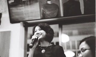 Ca sĩ Giang Trang (ảnh trên) và bìa đĩa CD của cô (ảnh dưới)