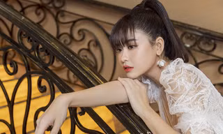 Trương Quỳnh Anh quyến rũ với váy ren xuyên thấu