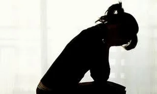 Nữ nhân viên mát-xa bị hiếp dâm ngay tại quán